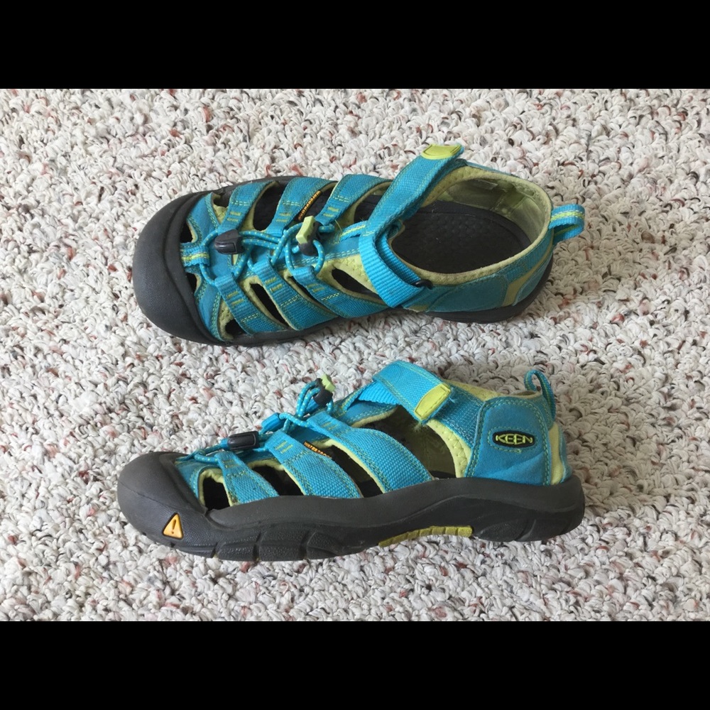 Girl’s KEEN Newport H2 Sandal Size 4